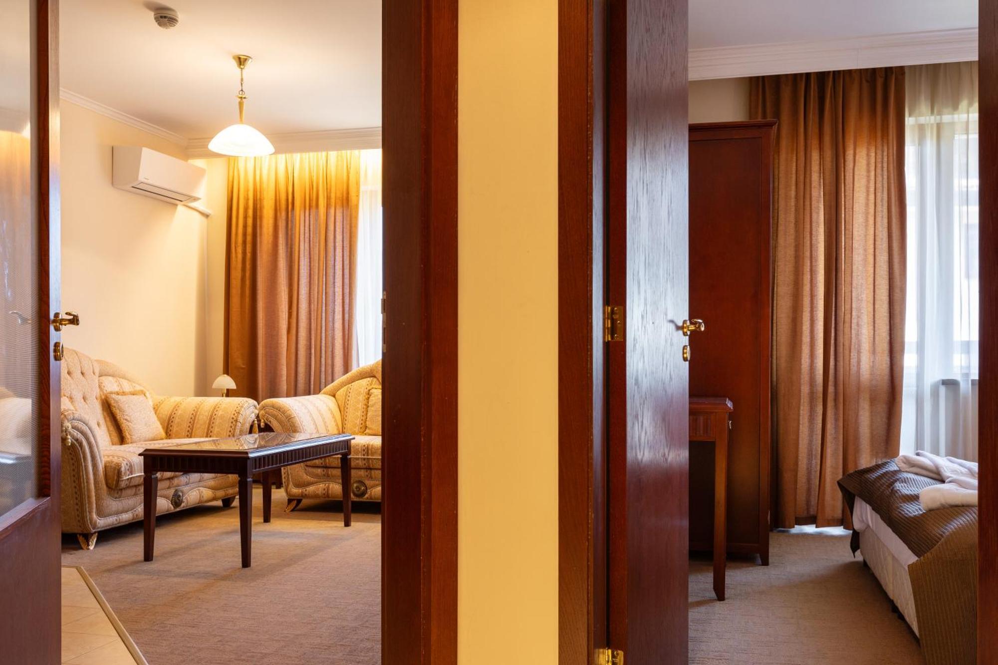 Downtown Bansko Resort Exterior photo
